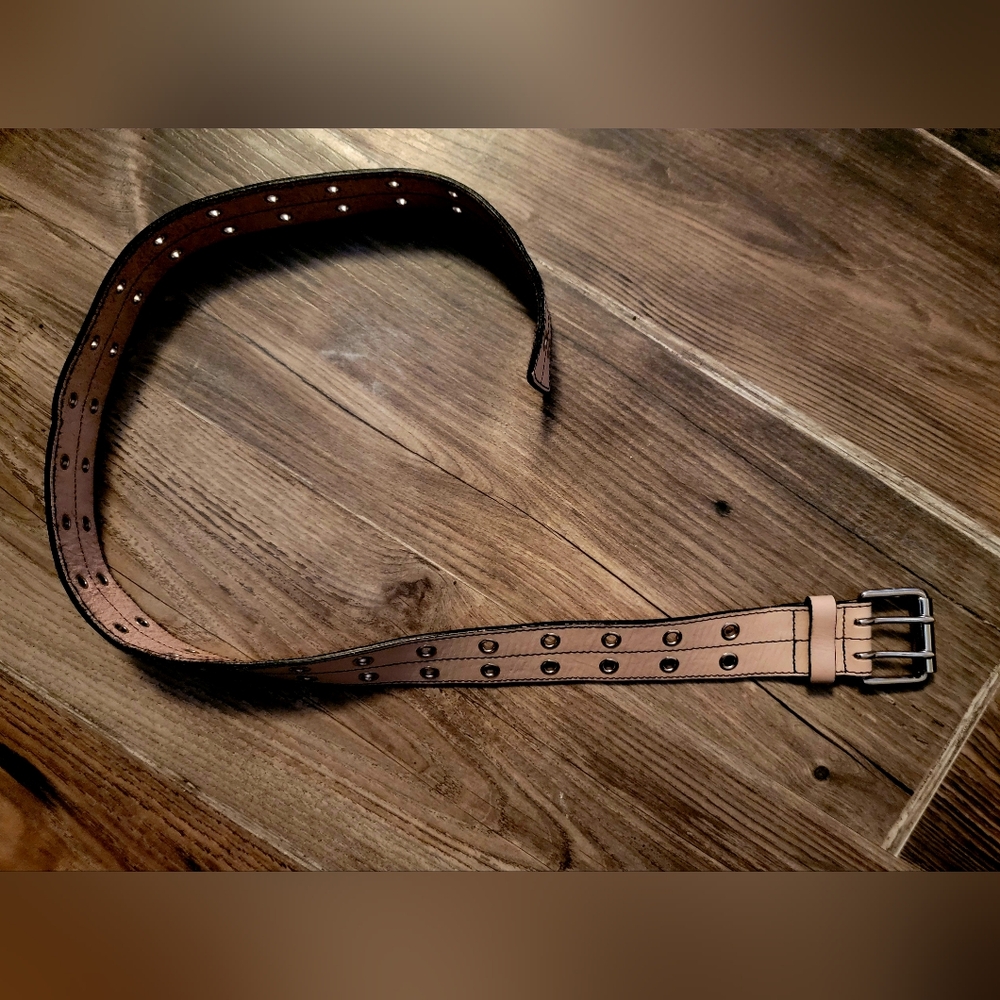 Express light pink, leather belt with double grommets.